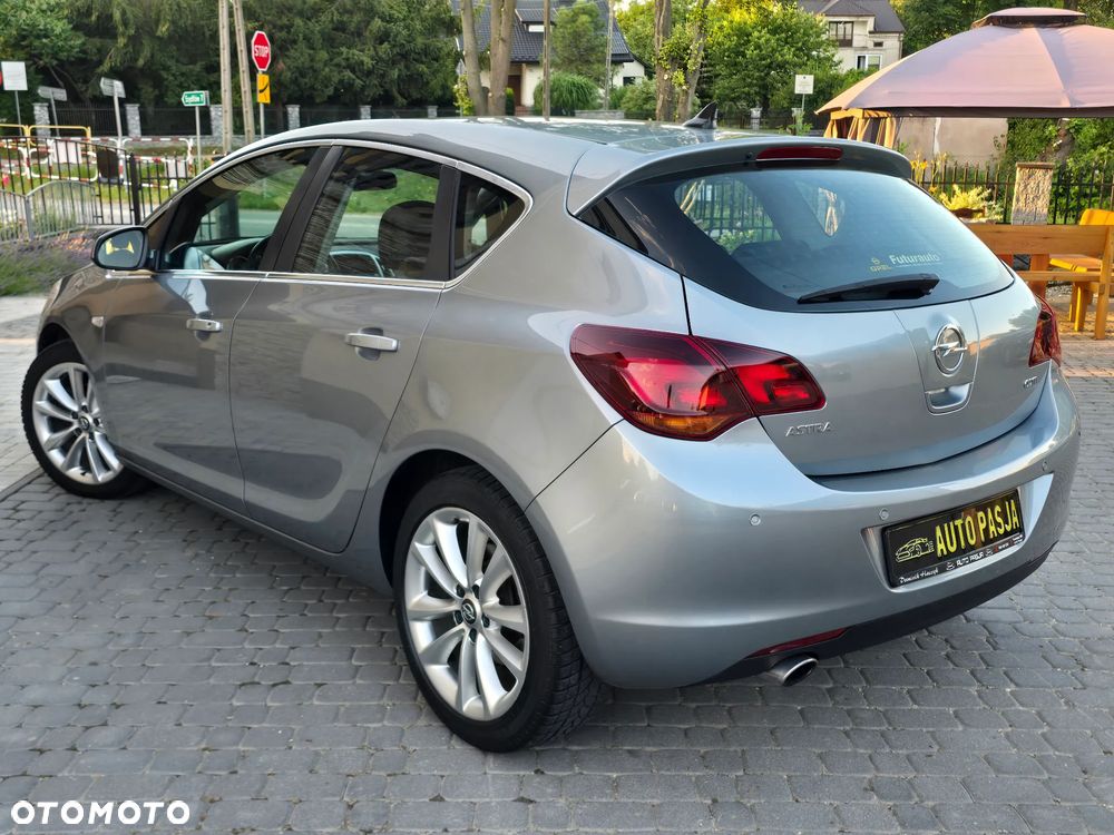 Opel Astra 2.0 CDTI Cosmo - 14