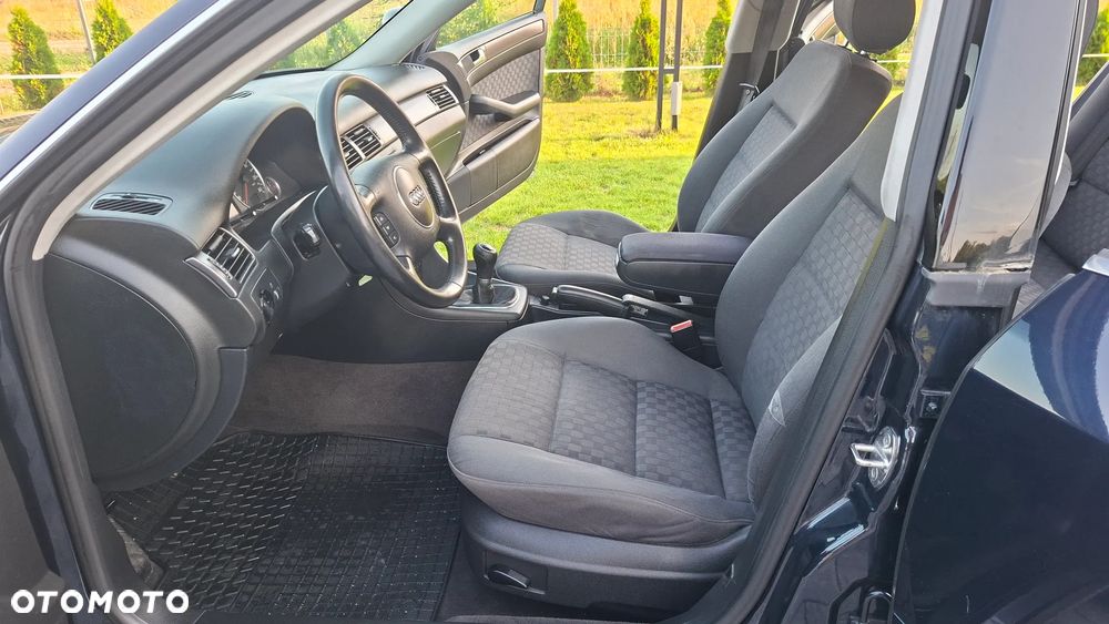 Audi A6 Limousine 2.4 - 8