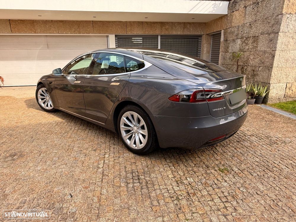 Tesla Model S - 5