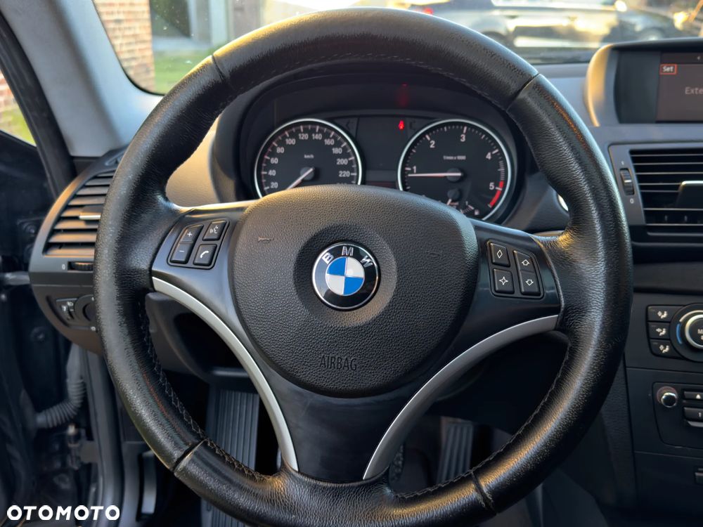 BMW Seria 1 120d DPF Edition Sport - 23