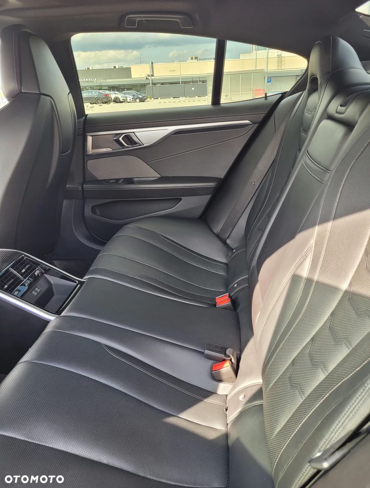 BMW Seria 8 - 34