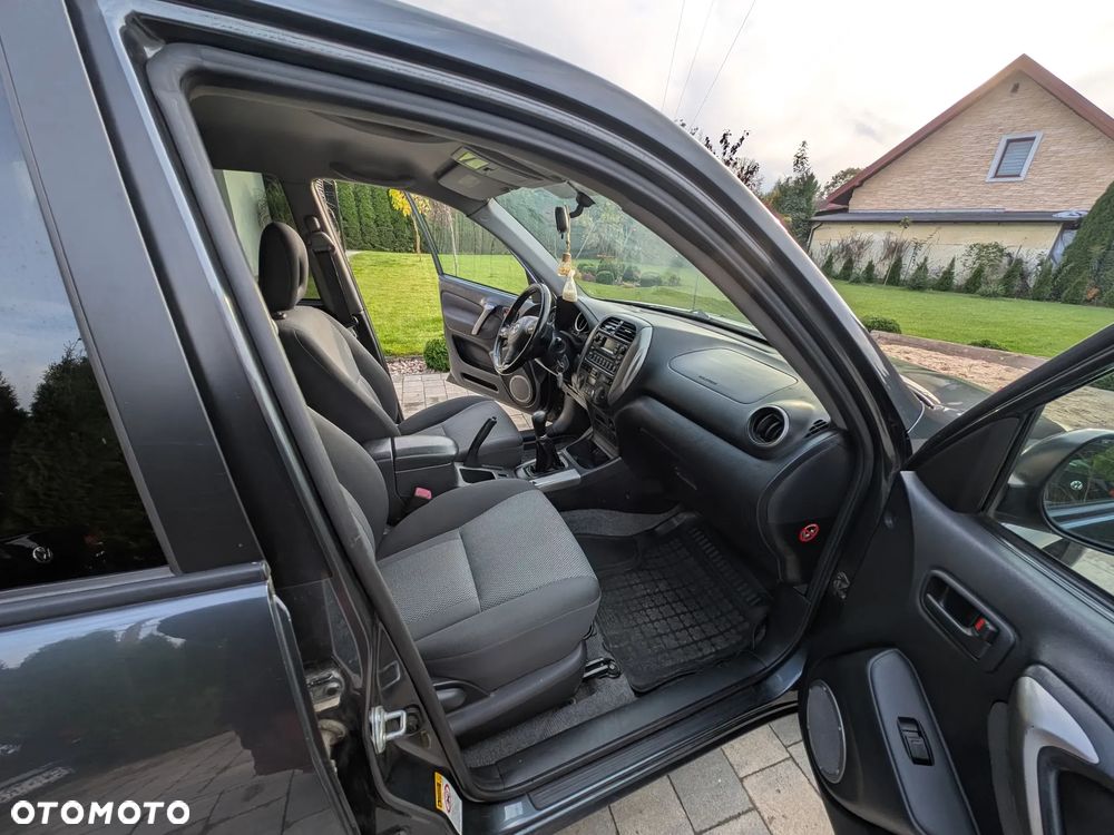 Toyota RAV4 - 11