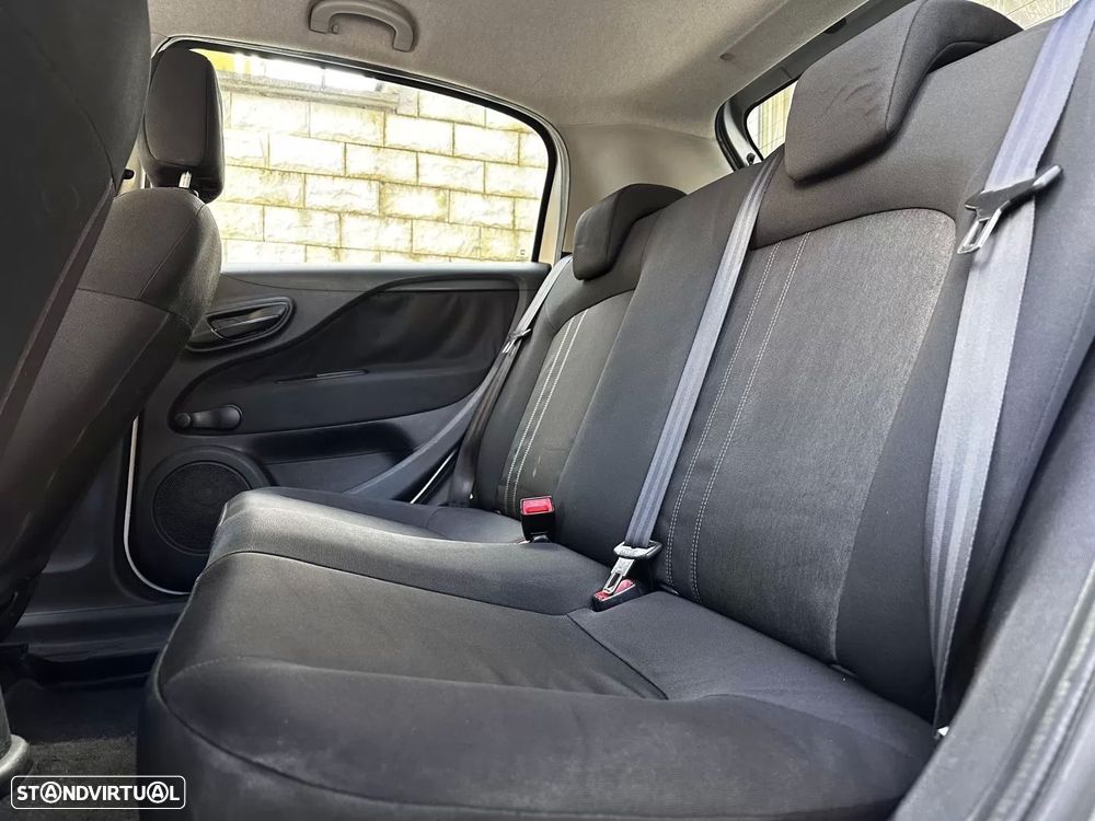 Fiat Punto 1.2 Young S&S - 9