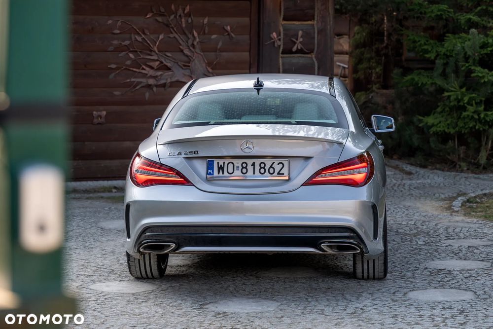 Mercedes-Benz CLA 250 7G-DCT AMG Line - 19