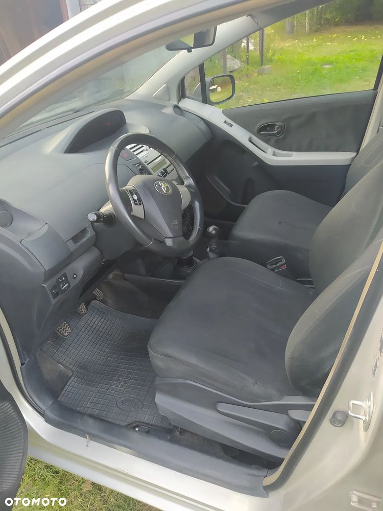 Toyota Yaris 2009 photo 2