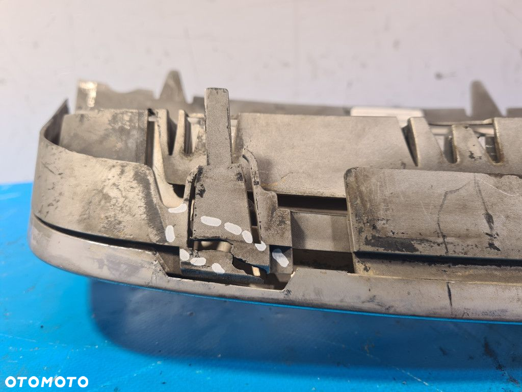 ATRAPA / GRILL VOLKSWAGEN TOUAREG 7L - 4