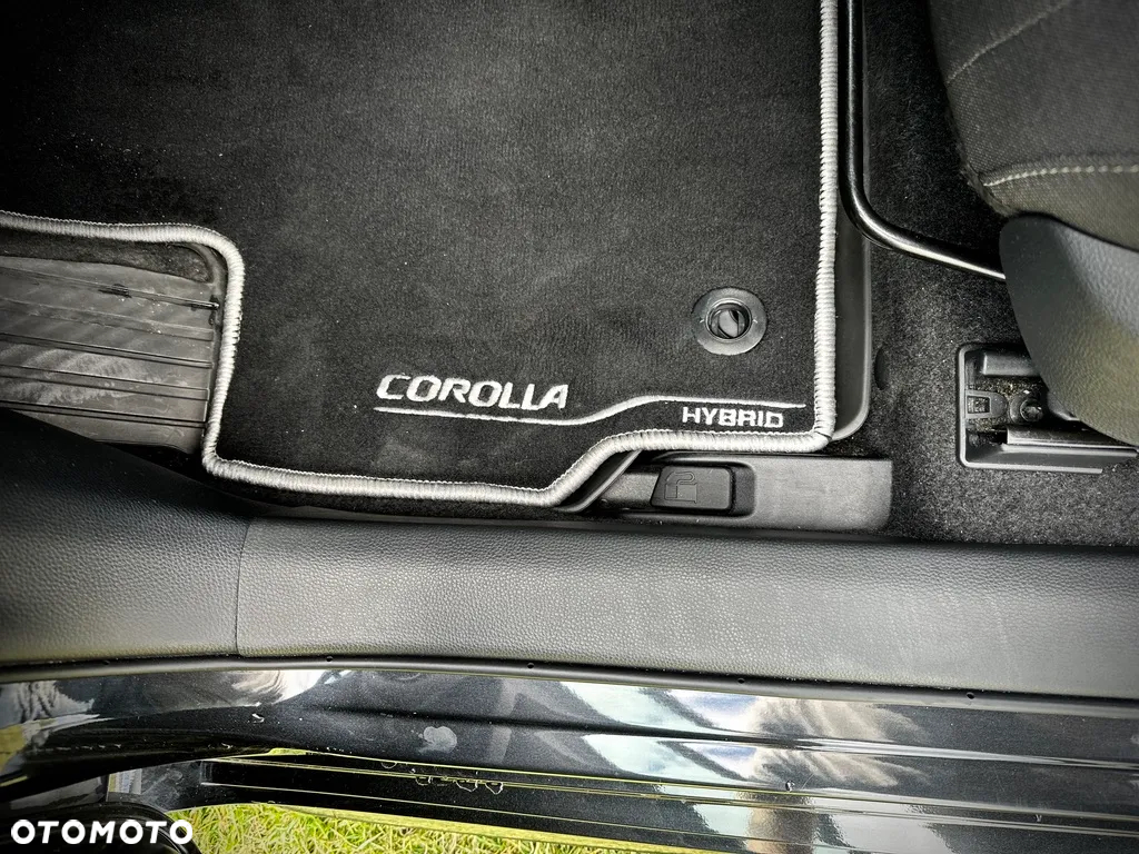 Toyota Corolla 1.8 Hybrid Comfort - 24
