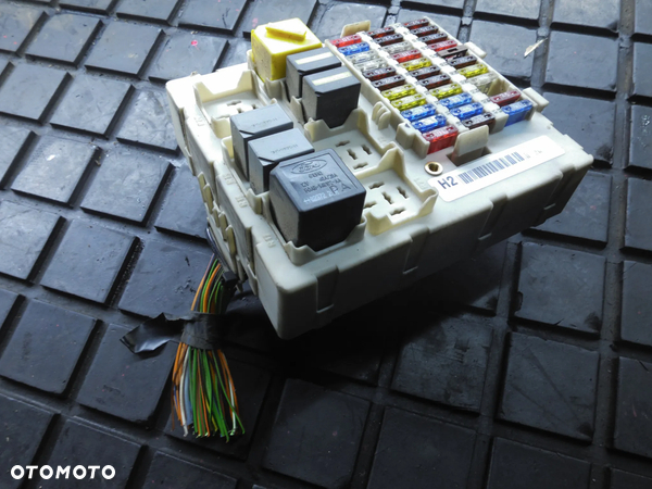 FOCUS MK1 SKRZYNKA BEZPIECZNIKÓW 2M5T-14A073-BD + WTYCZKI INSTALACJA