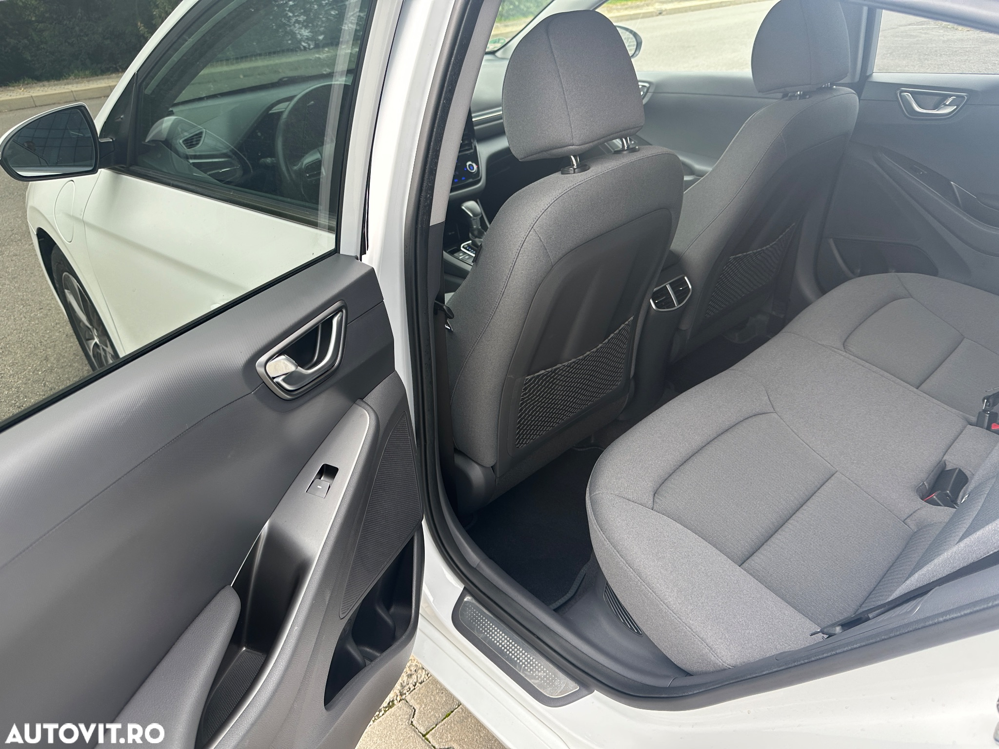 Hyundai IONIQ Plug-in-Hybrid 1.6 GDI Advantage - 17