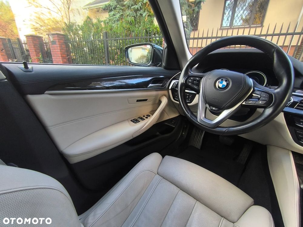 BMW Seria 5 530i xDrive - 33
