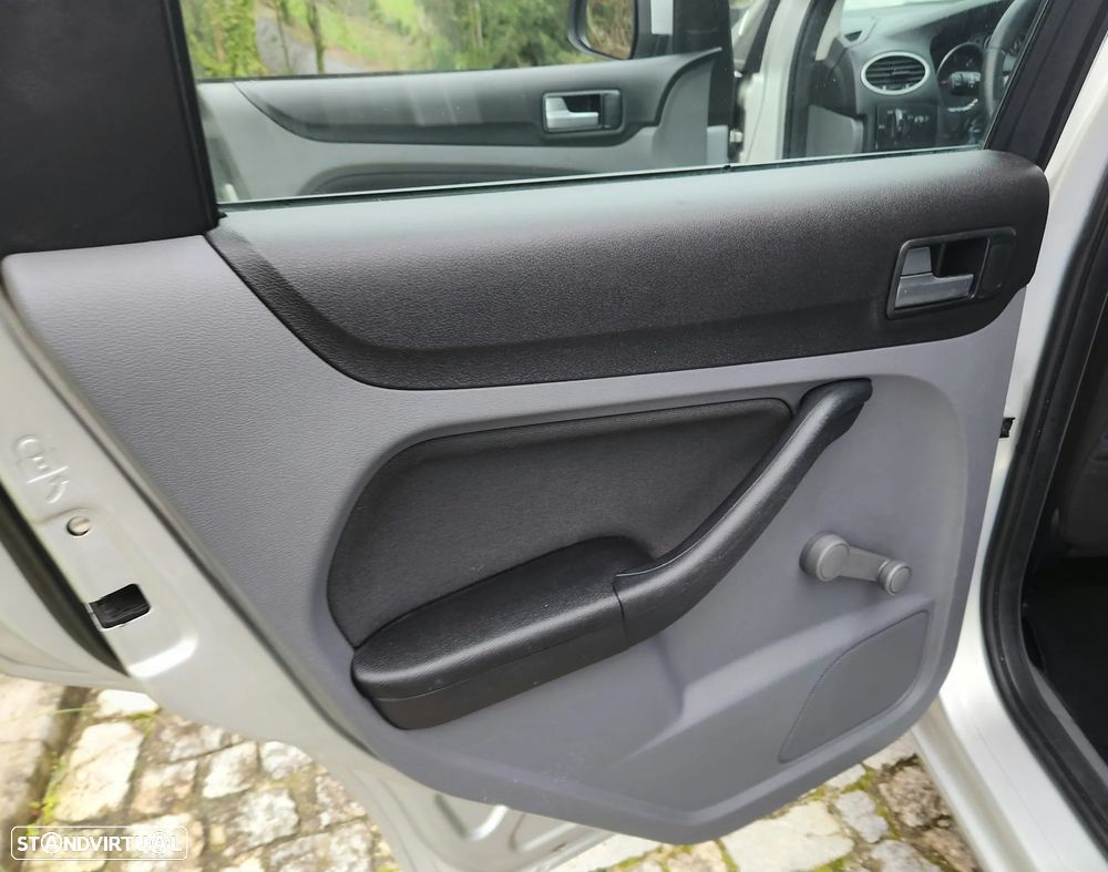 Ford Focus SW 1.6 TDCi Titanium - 17