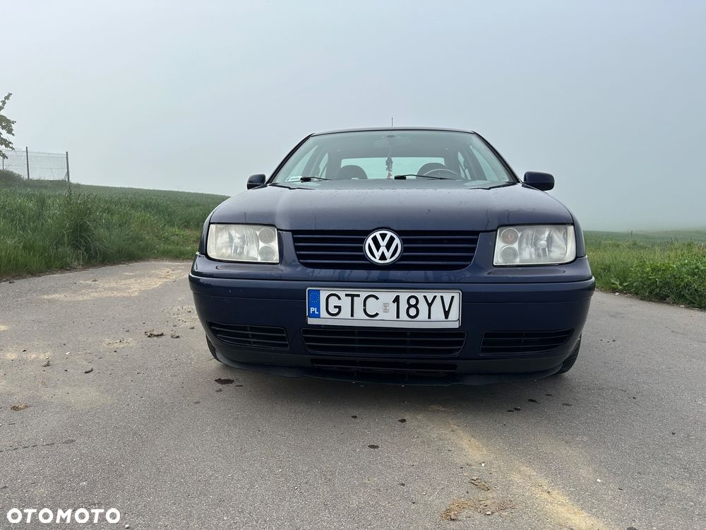 Volkswagen Bora 1.6 Basis - 1