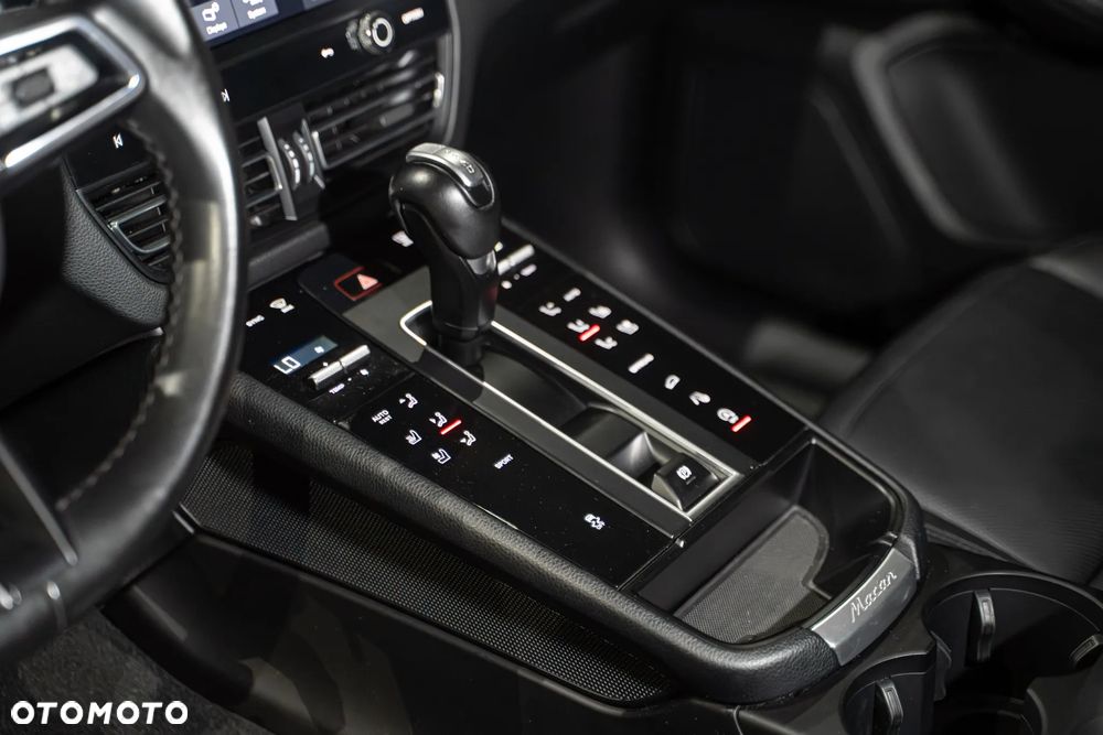 Porsche Macan - 31