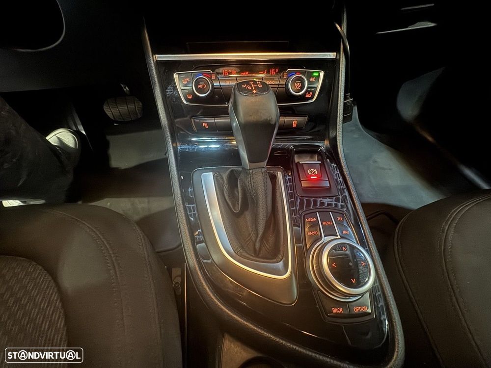 BMW 216 Active Tourer d Line Luxury Auto - 22
