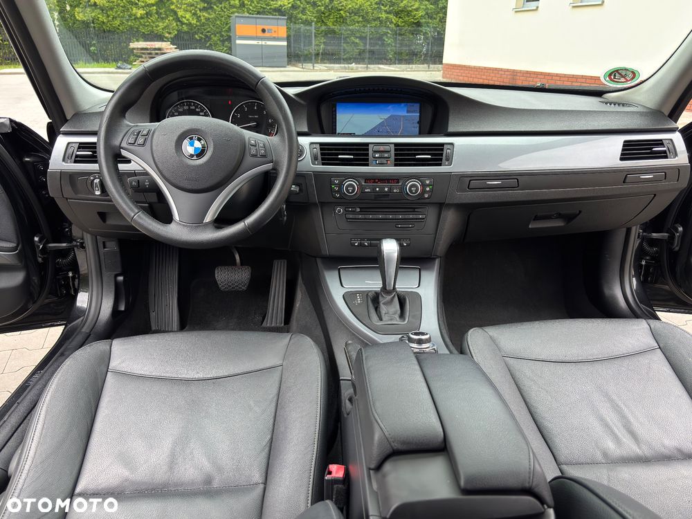 BMW Seria 3 320i - 30