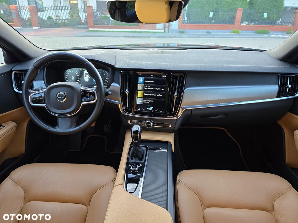 Volvo V90 D3 Momentum Pro - 28