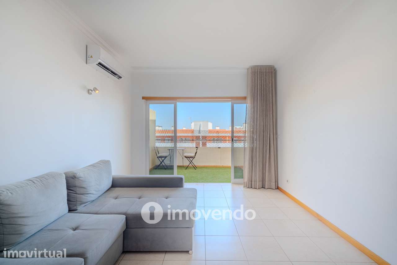 Apartamento T1 com terraço, num condomínio com piscina, em Portimão - Grande imagem: 5/41