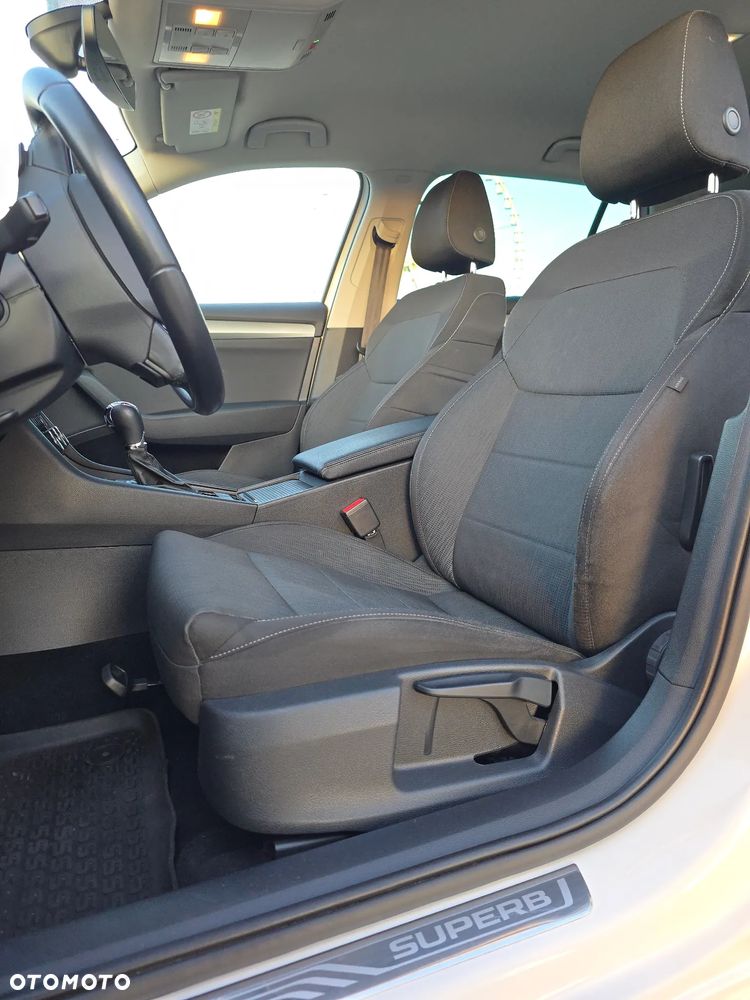 Skoda Superb 2.0 TDI Ambition DSG - 17