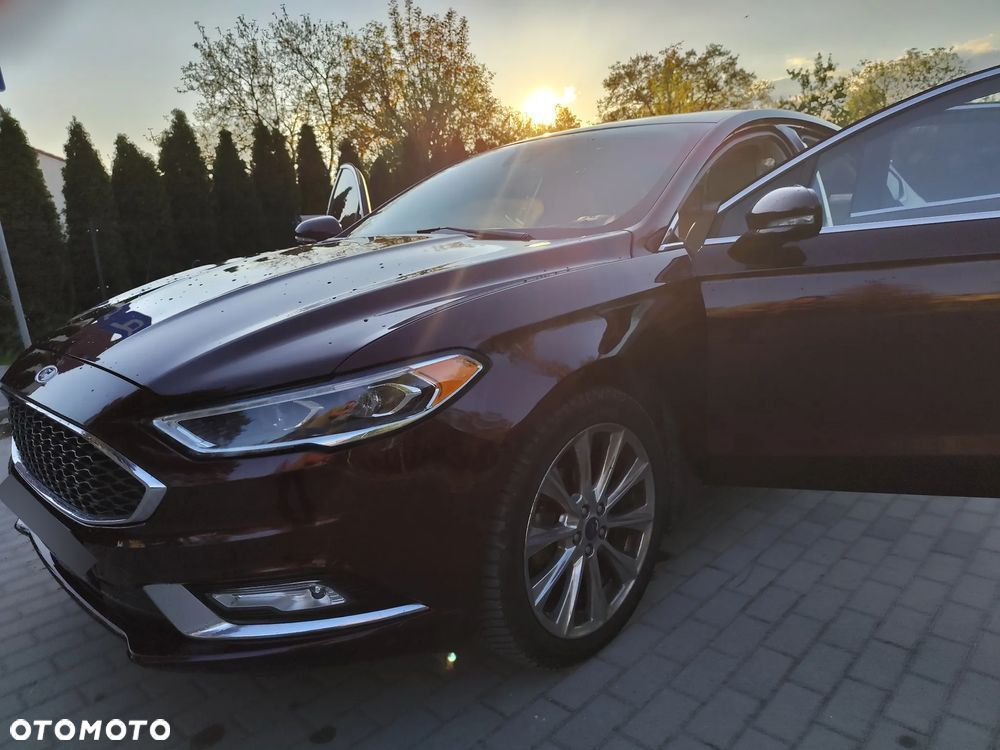 Ford Fusion 2.0 EcoBoost Titanium - 24