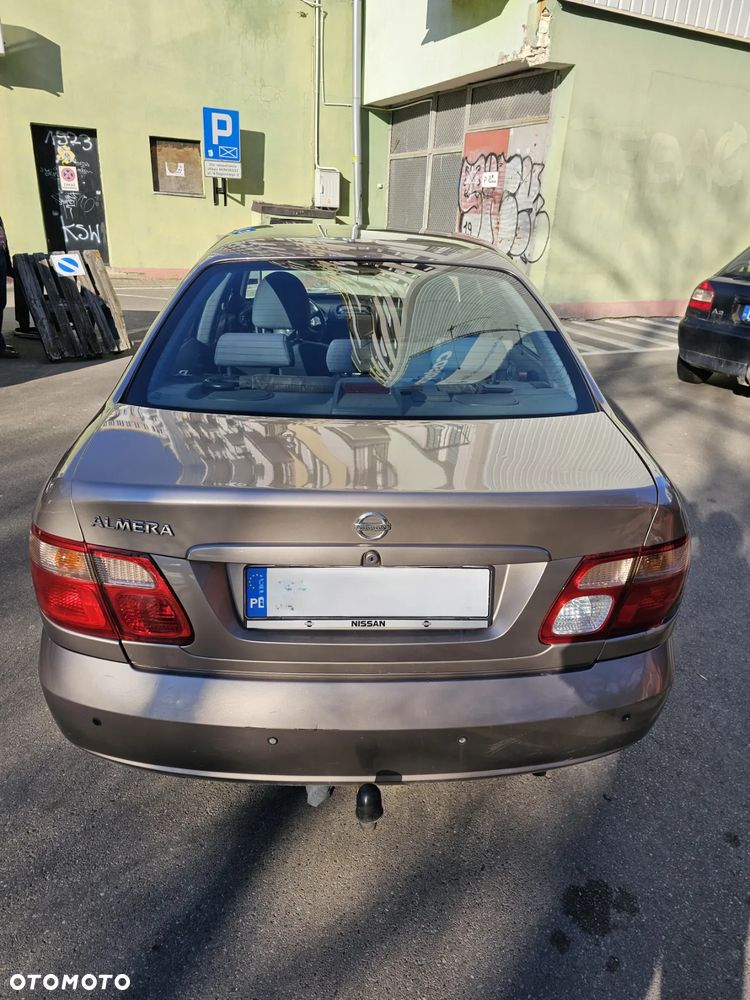 Nissan Almera - 8