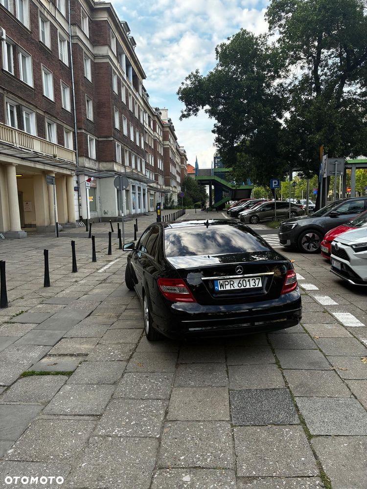 Mercedes-Benz Klasa C 250 CGI BlueEff Avantgarde - 5