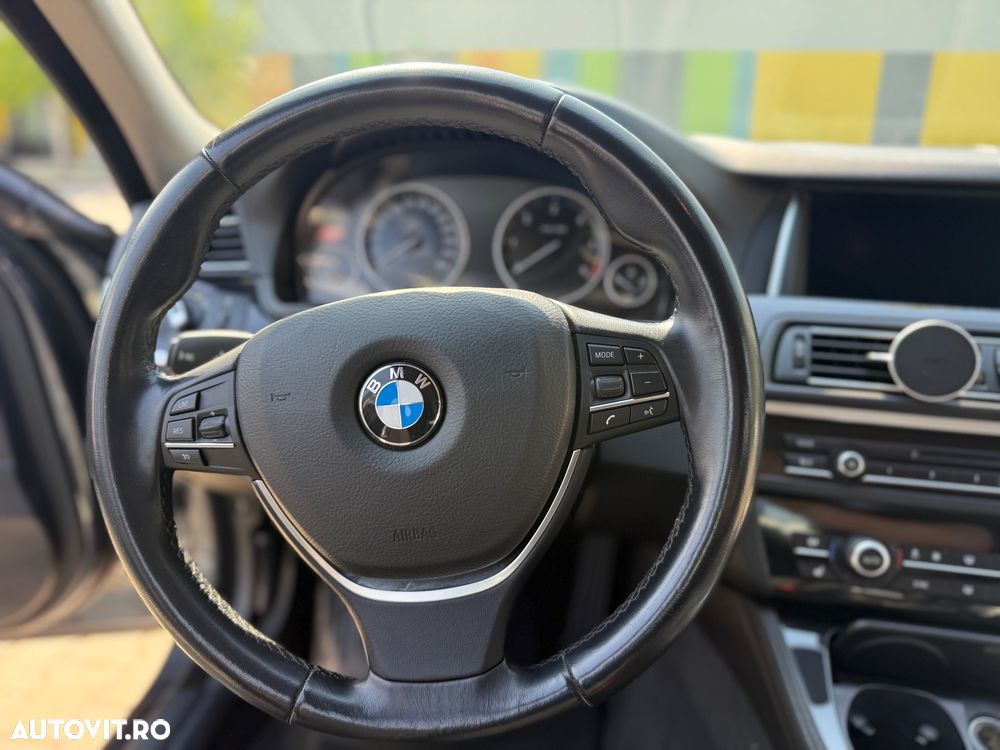 BMW Seria 5 520d AT - 13