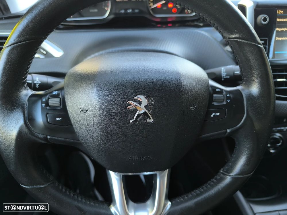 Peugeot 208 1.2 PureTech Style - 32