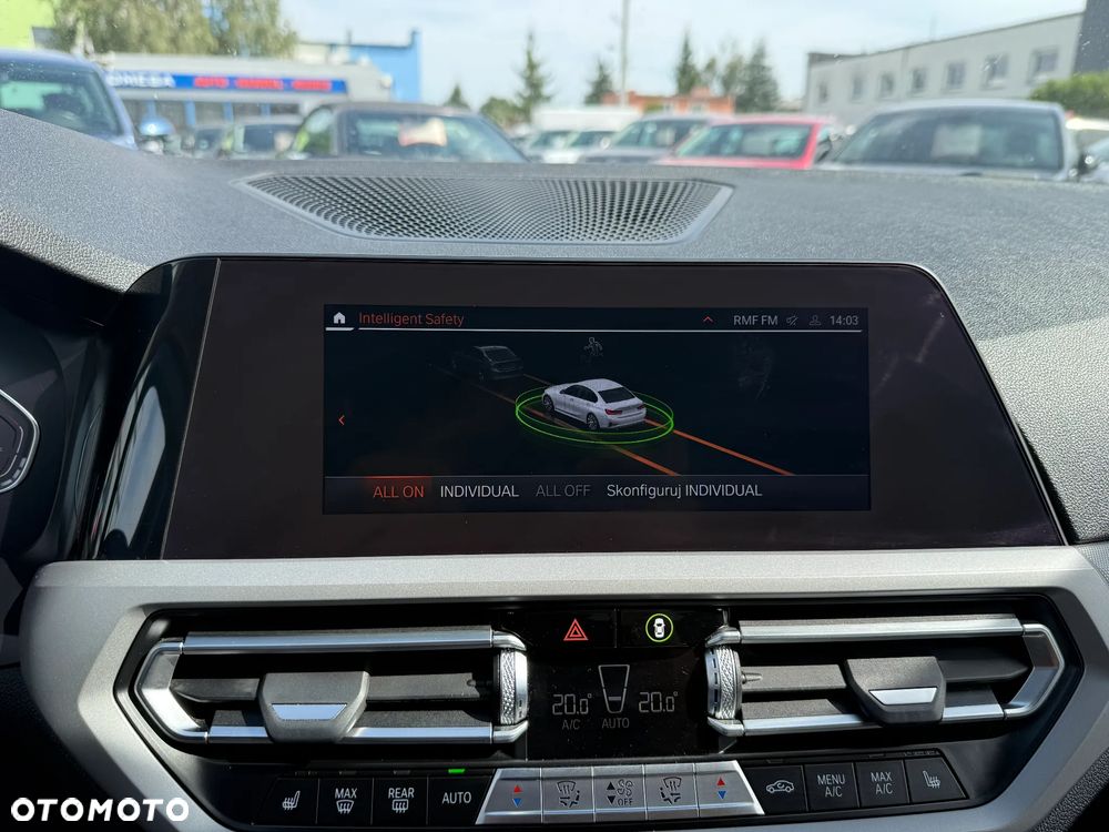 BMW Seria 3 318i - 22