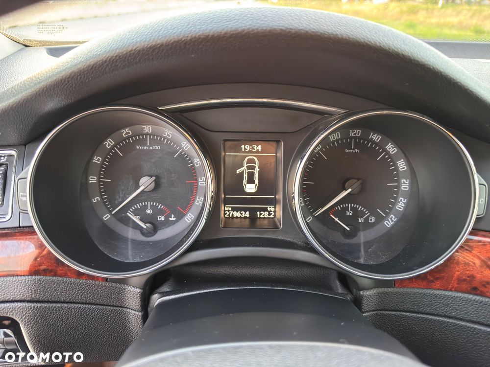 Skoda Superb 2.0 TDI DSG Elegance - 14