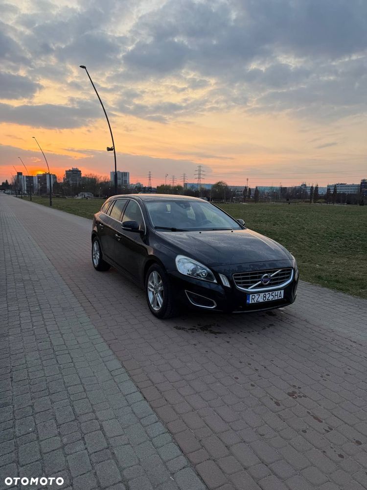 Volvo V60 T3 Summum - 16