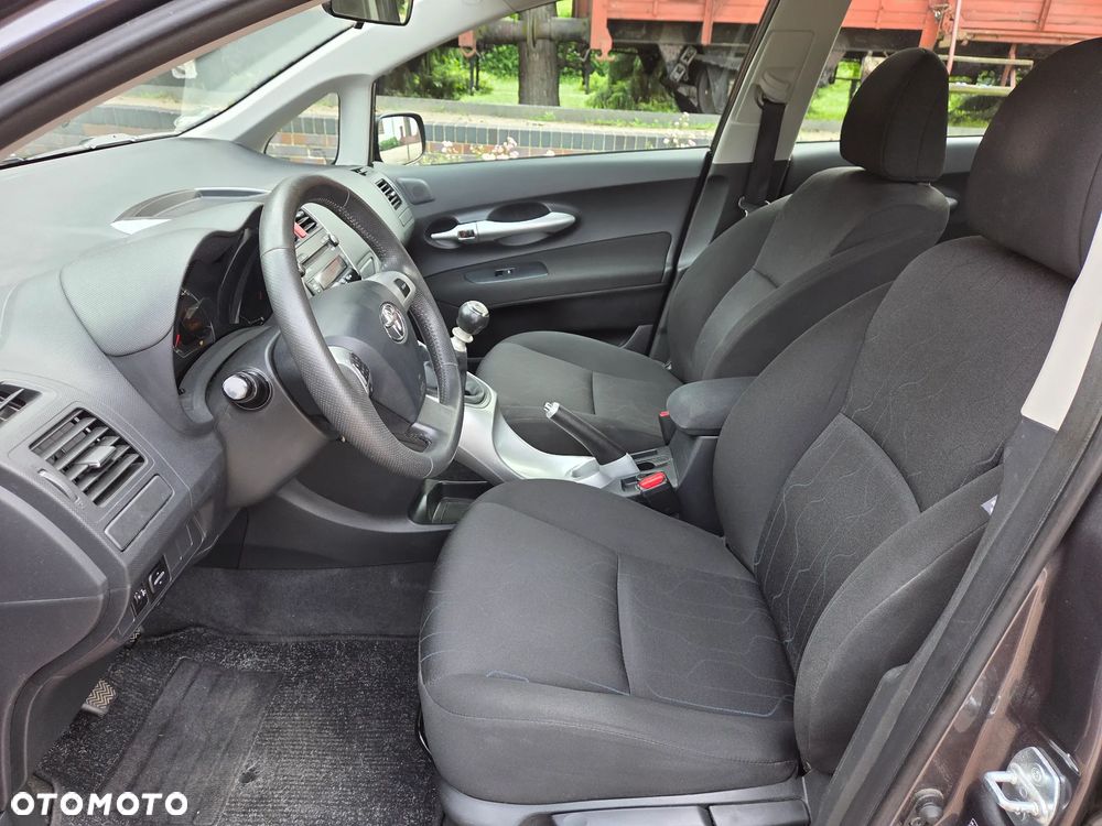 Toyota Auris - 13
