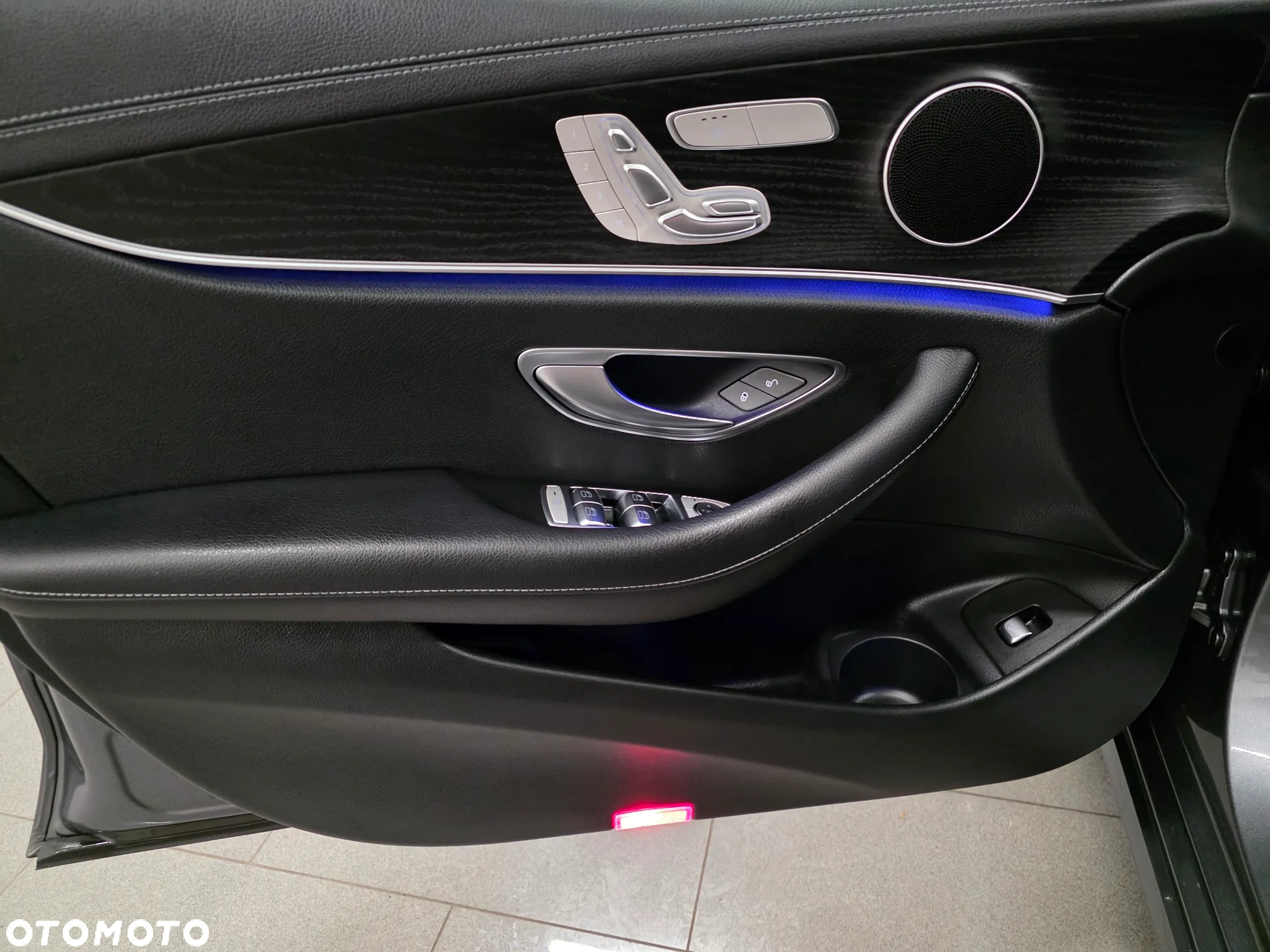 Mercedes-Benz Klasa E 300 d T 9G-TRONIC Exclusive - 24