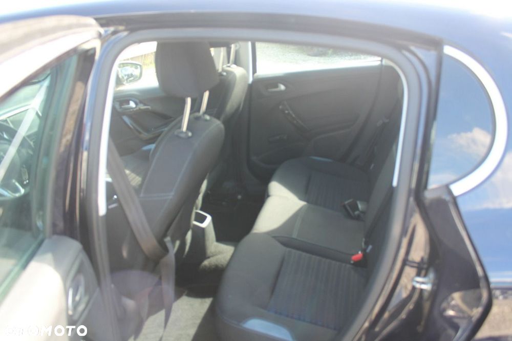 Peugeot 208 - 10
