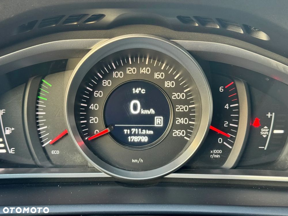 Volvo V40 D2 Momentum - 19