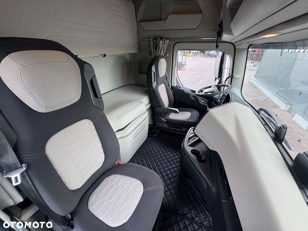 Ford F-MAX - 36