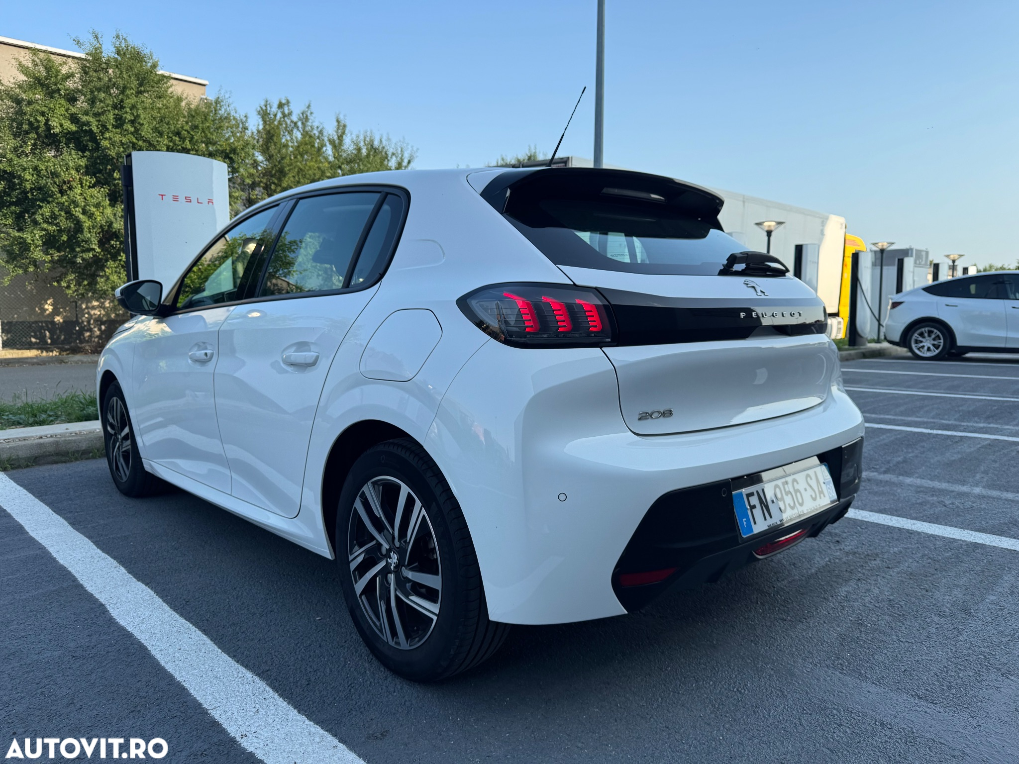 Peugeot 208 1.2 L PureTech STT Allure - 16