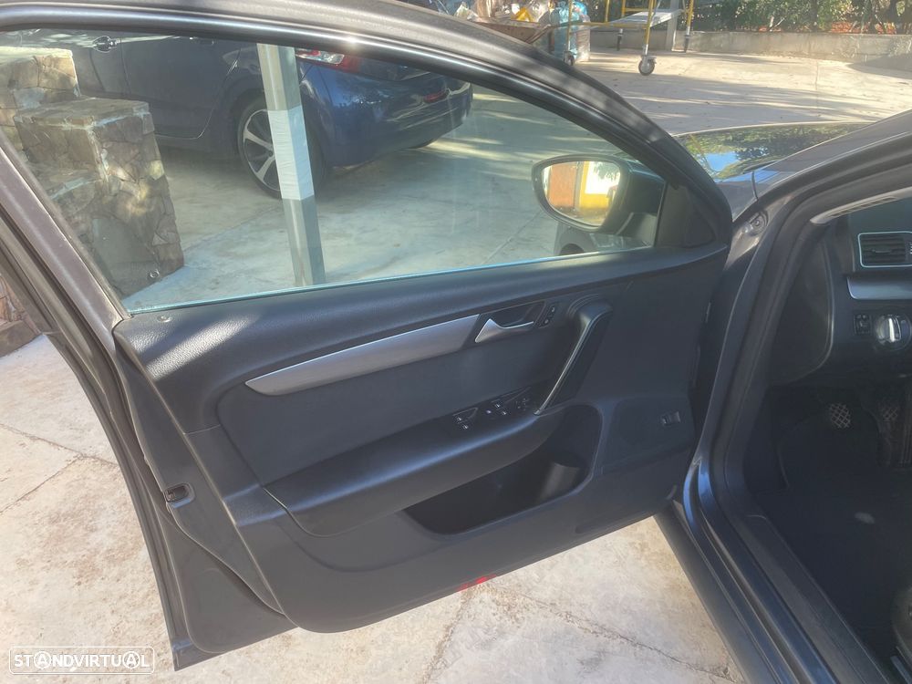 VW Passat Variant 1.6 TDI BlueMotion Comfortline - 25