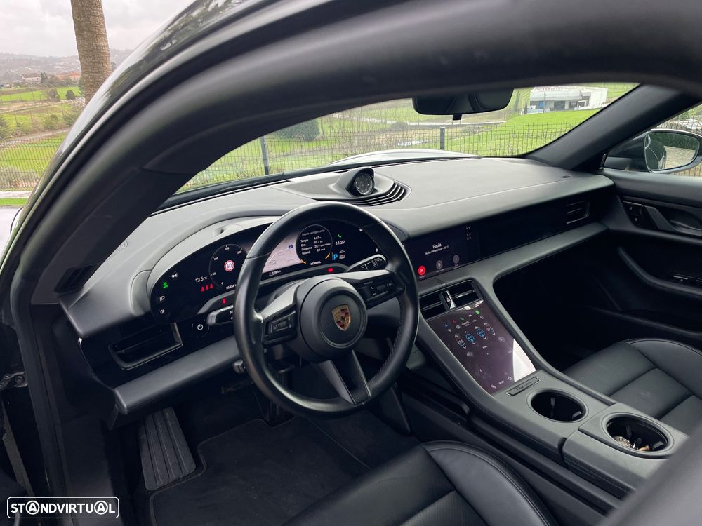 Porsche Taycan Cross Turismo 4 - 20