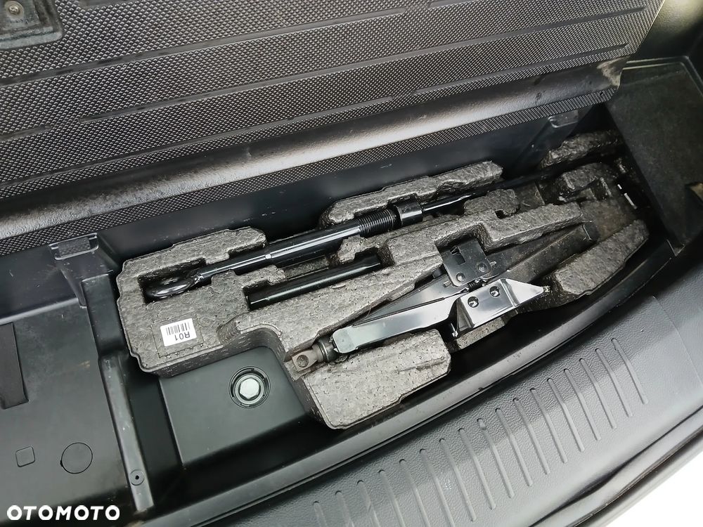 Kia Carens 1.6 GDI Dream Team Edition - 13