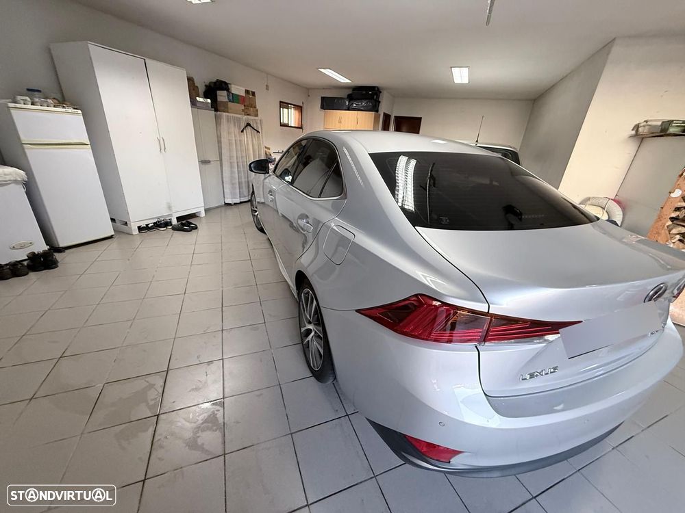 Lexus IS 300H - 7