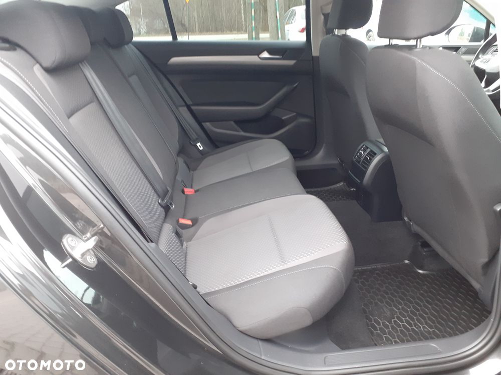 Volkswagen Passat - 27