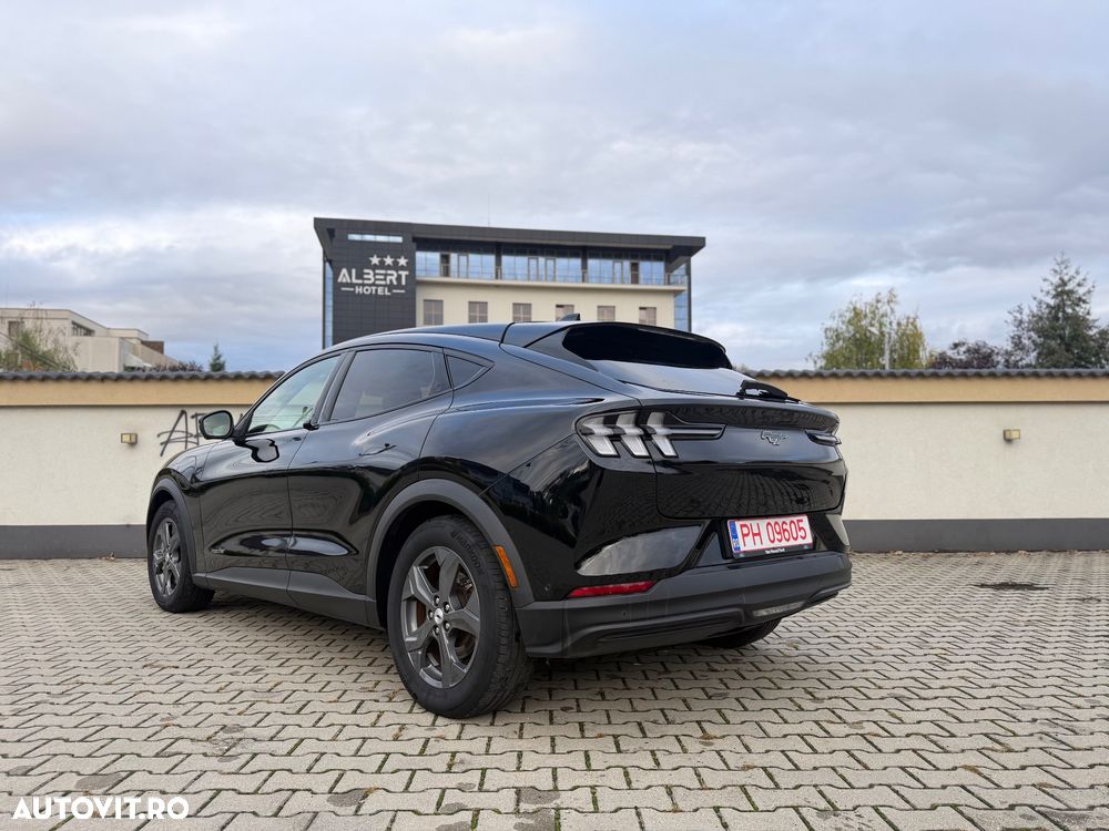 Ford Mustang Mach-E - 4