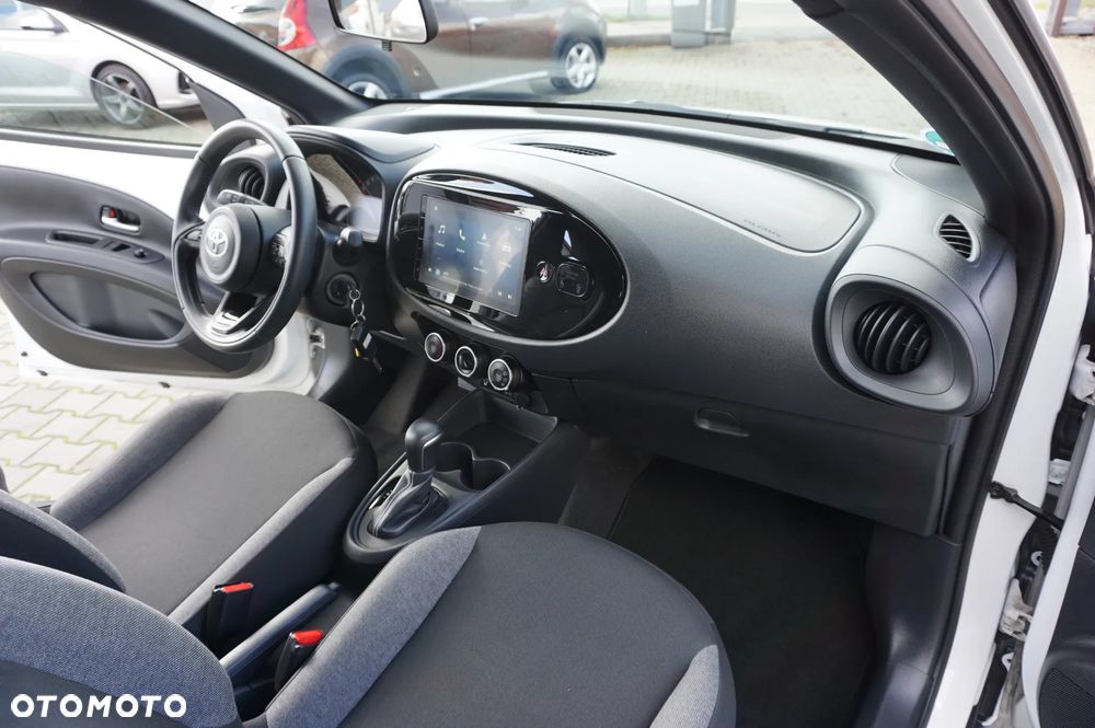 Toyota Aygo X 1.0 VVT-i Executive CVT - 28