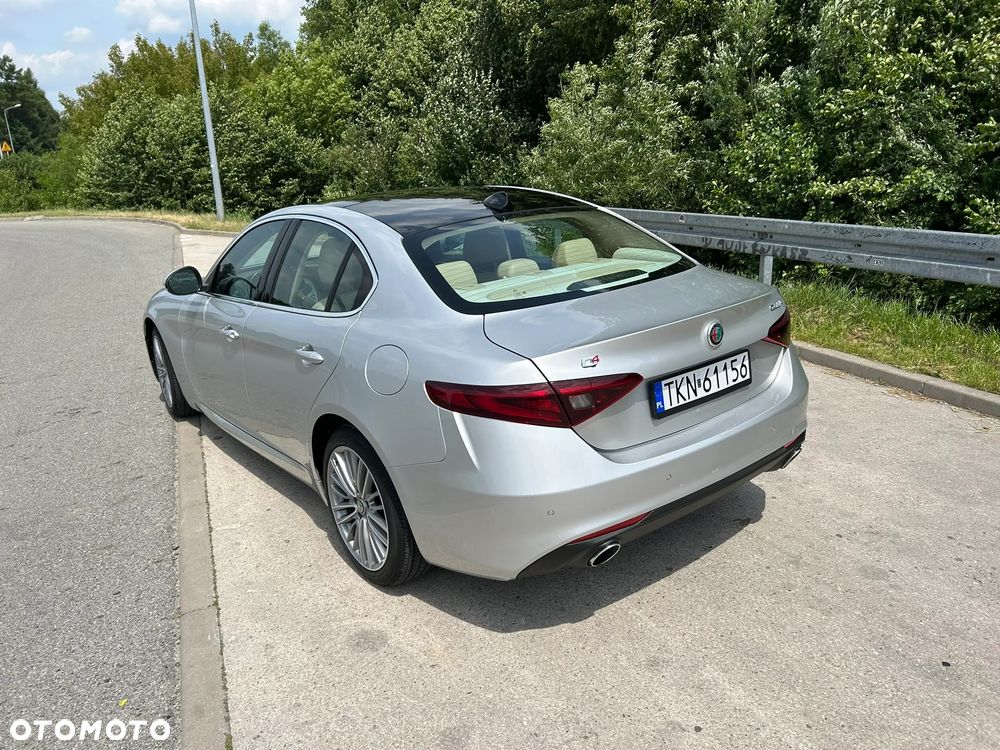 Alfa Romeo Giulia 2.0 Turbo 16V AT8-Q4 Ti - 6