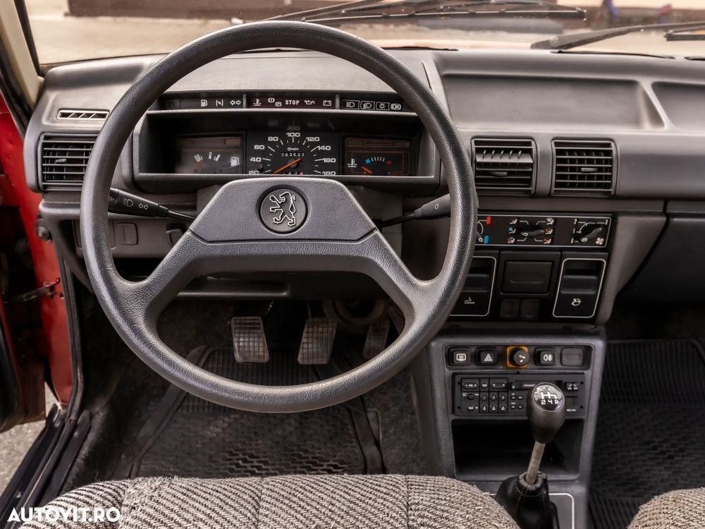 Peugeot 305 - 12