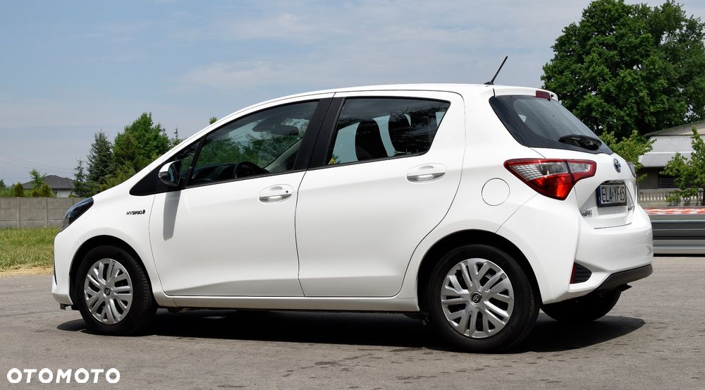 Toyota Yaris Hybrid 100 Premium - 13