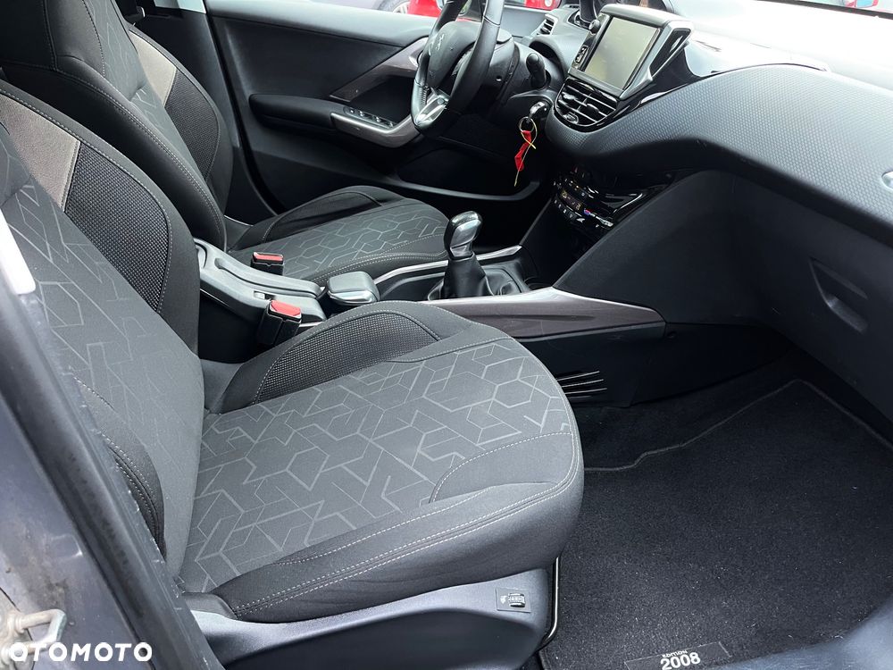 Peugeot 2008 1.2 Pure Tech Style - 24