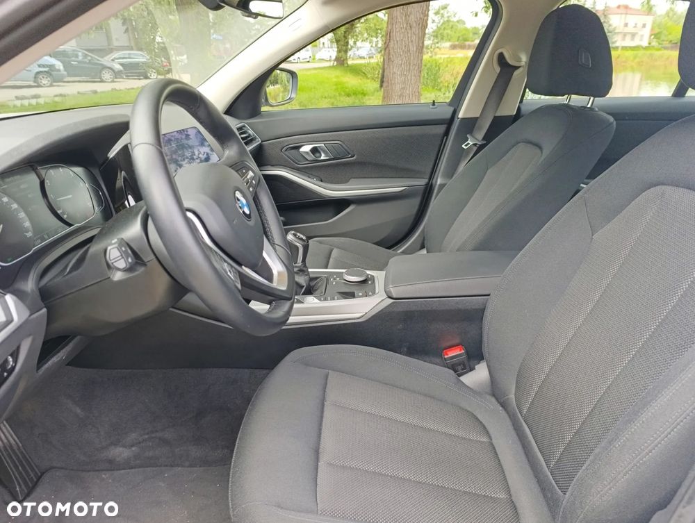 BMW Seria 3 318i Advantage - 18