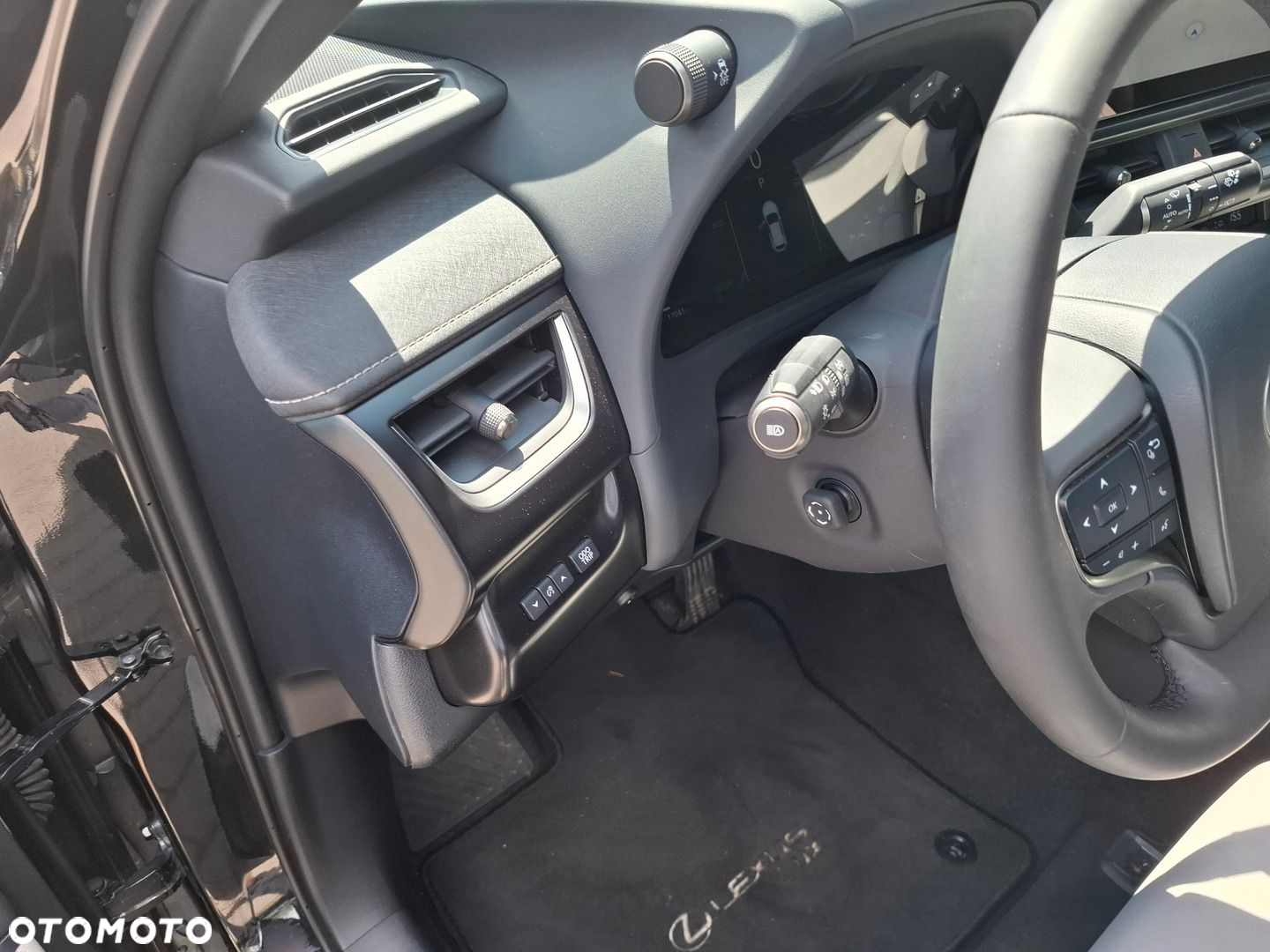 Lexus UX - 14