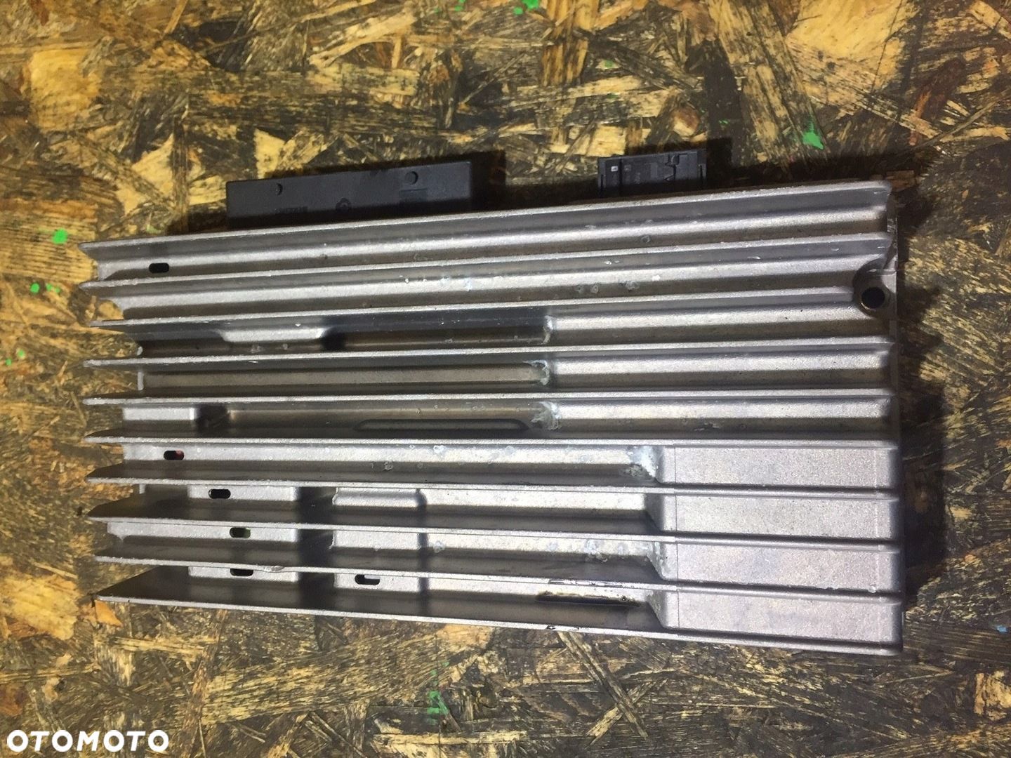 AUDI A4 B8 A5 WZMACNIACZ BANG OLUFSEN 8T0035223S - 1